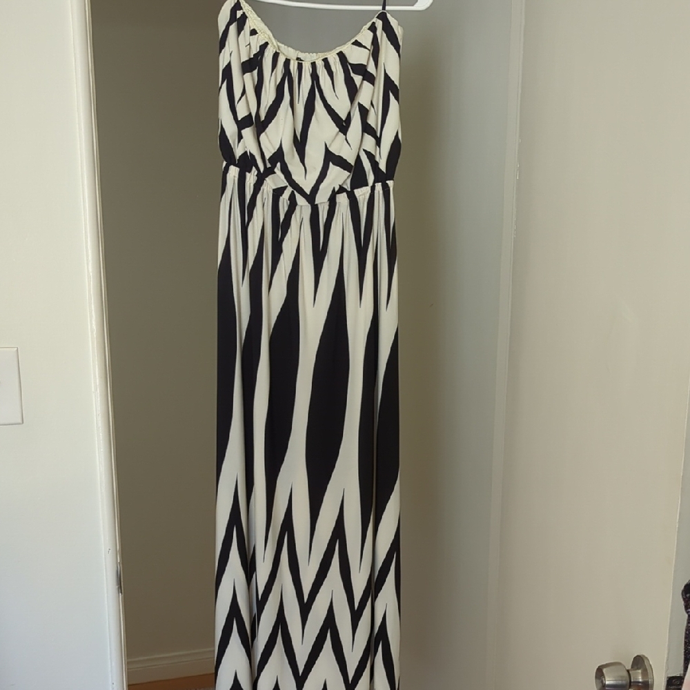 Forever 21 Black and White Sleeveless Maxi Sundress